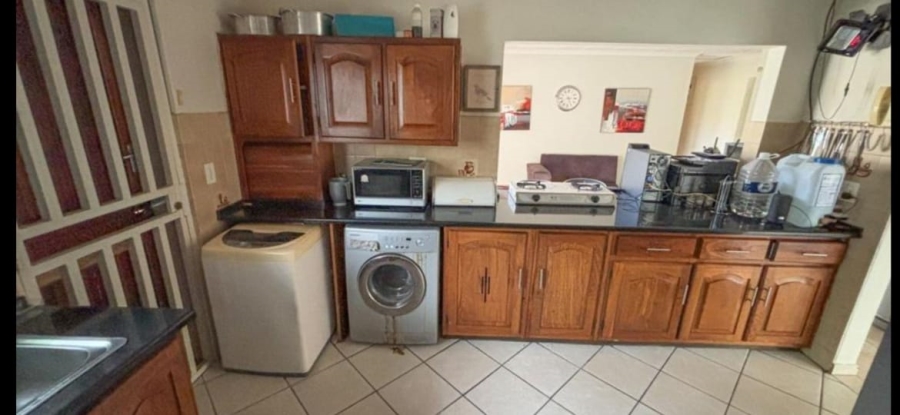 4 Bedroom Property for Sale in Glen Austin Gauteng