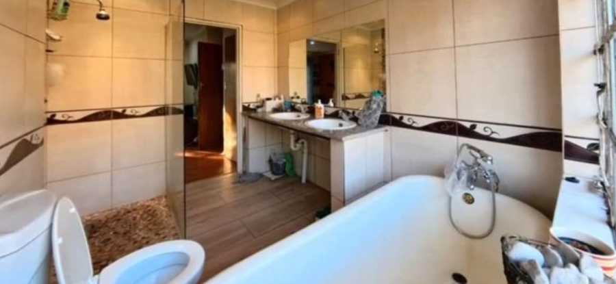 4 Bedroom Property for Sale in Glen Austin Gauteng
