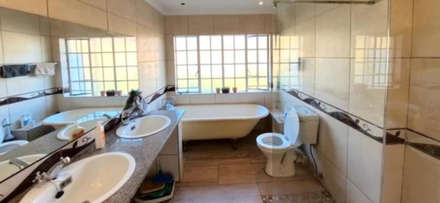 4 Bedroom Property for Sale in Glen Austin Gauteng