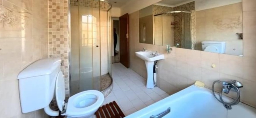 4 Bedroom Property for Sale in Glen Austin Gauteng