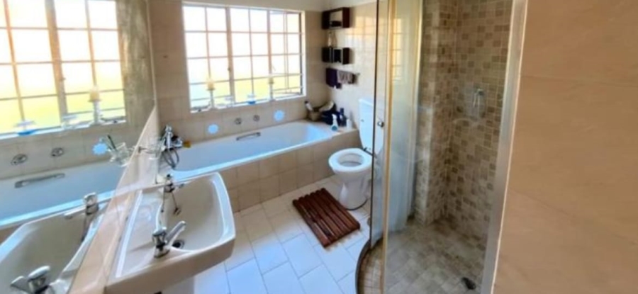 4 Bedroom Property for Sale in Glen Austin Gauteng
