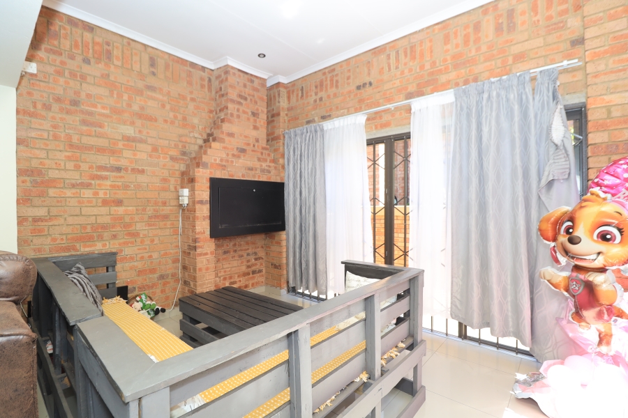 2 Bedroom Property for Sale in Noordheuwel Gauteng