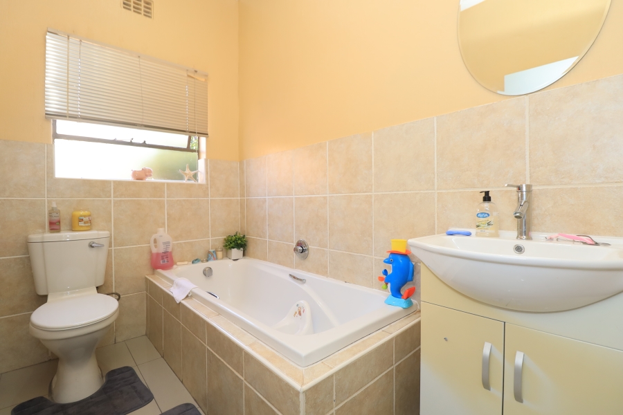2 Bedroom Property for Sale in Noordheuwel Gauteng