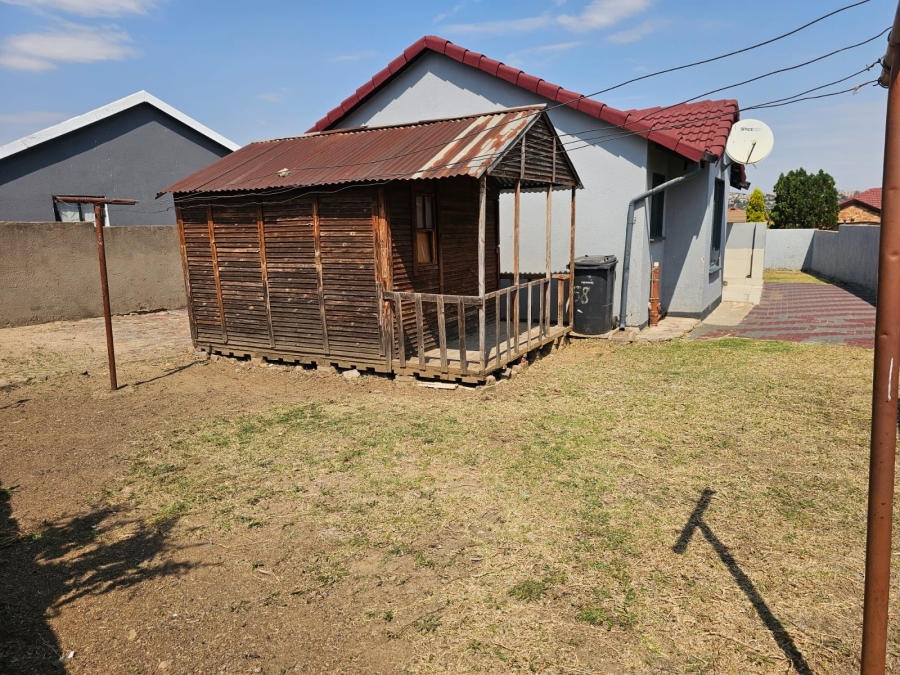 To Let 3 Bedroom Property for Rent in Danville Gauteng