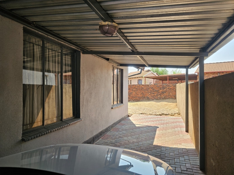 To Let 3 Bedroom Property for Rent in Danville Gauteng