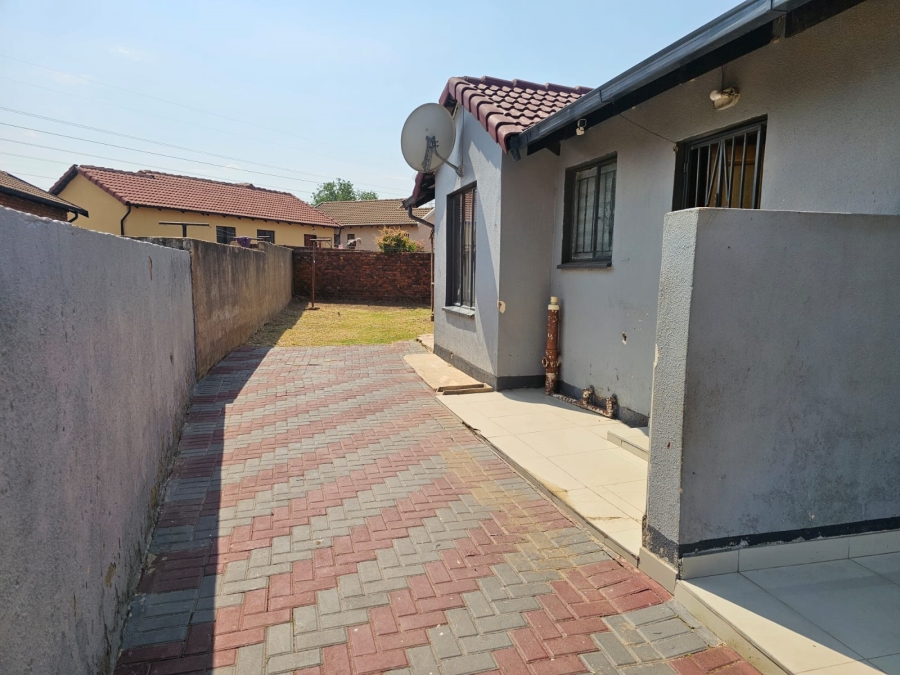 To Let 3 Bedroom Property for Rent in Danville Gauteng