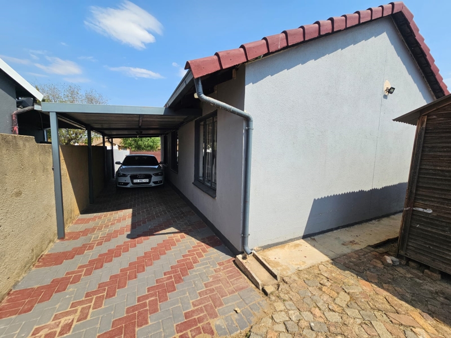 To Let 3 Bedroom Property for Rent in Danville Gauteng