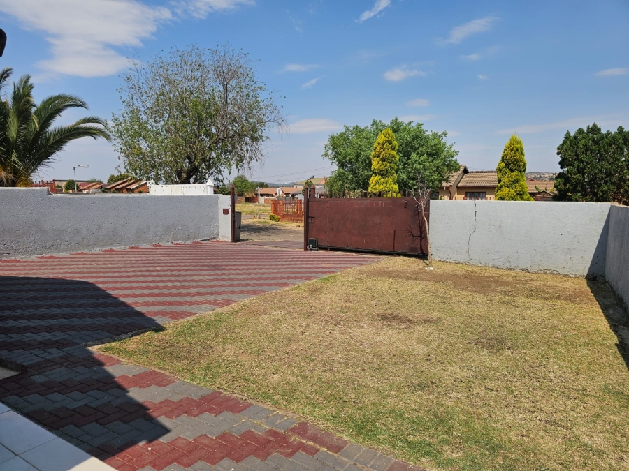To Let 3 Bedroom Property for Rent in Danville Gauteng