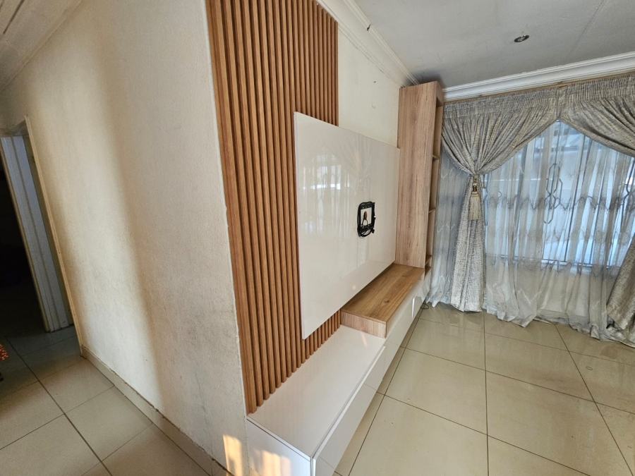 To Let 3 Bedroom Property for Rent in Danville Gauteng