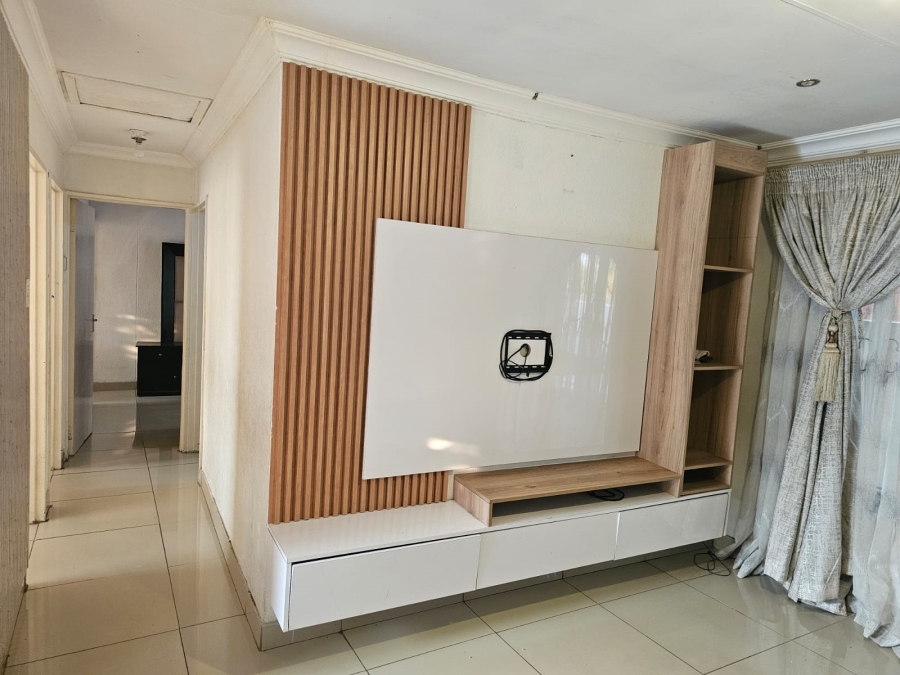To Let 3 Bedroom Property for Rent in Danville Gauteng