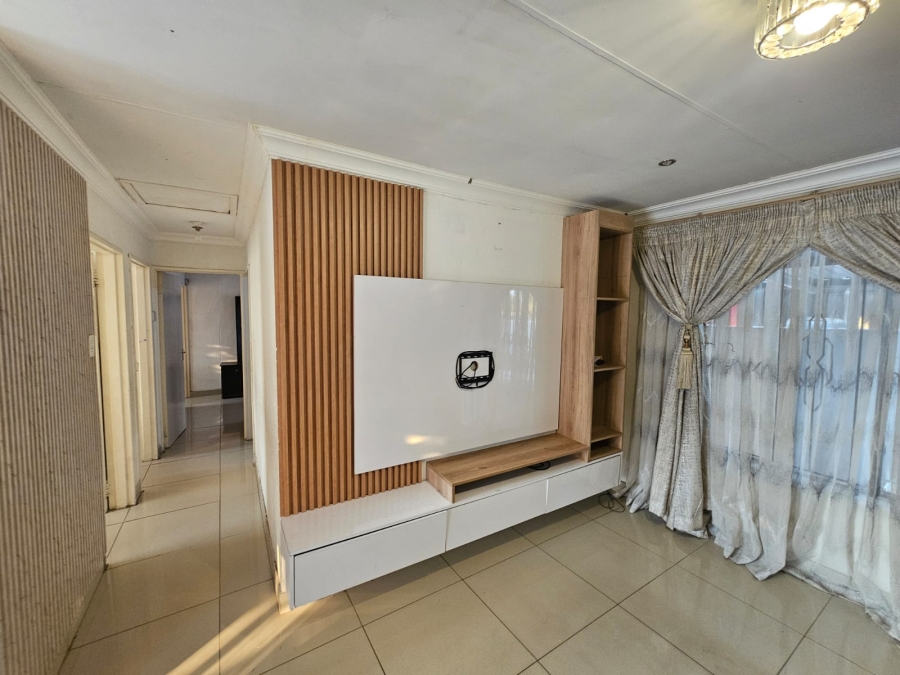 To Let 3 Bedroom Property for Rent in Danville Gauteng