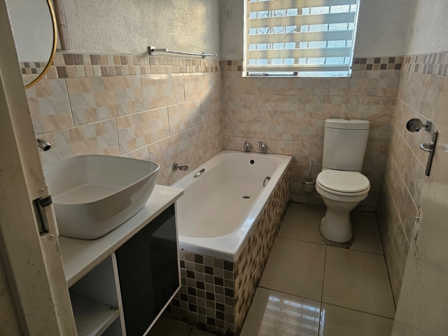 To Let 3 Bedroom Property for Rent in Danville Gauteng
