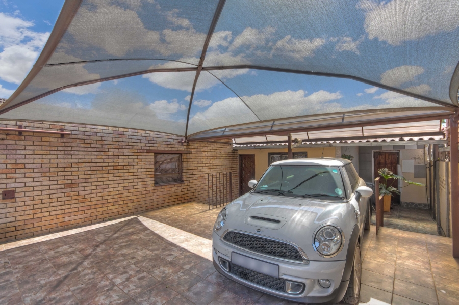 4 Bedroom Property for Sale in Lenasia Gauteng