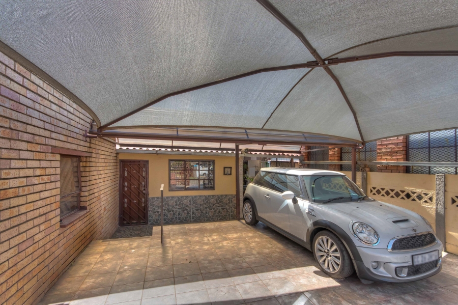 4 Bedroom Property for Sale in Lenasia Gauteng