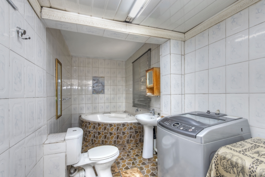 4 Bedroom Property for Sale in Lenasia Gauteng