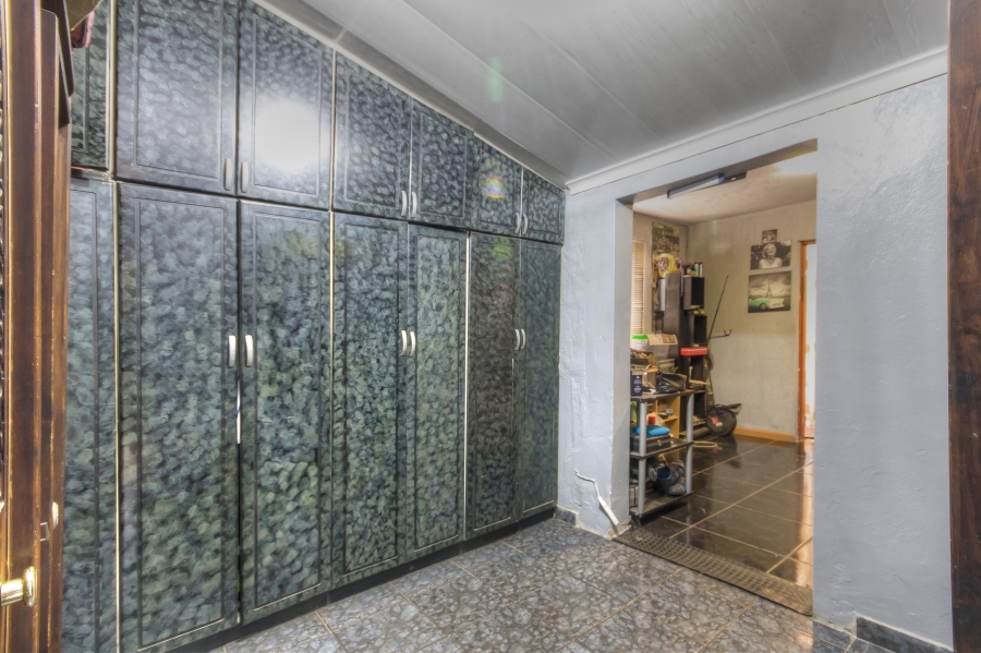 4 Bedroom Property for Sale in Lenasia Gauteng