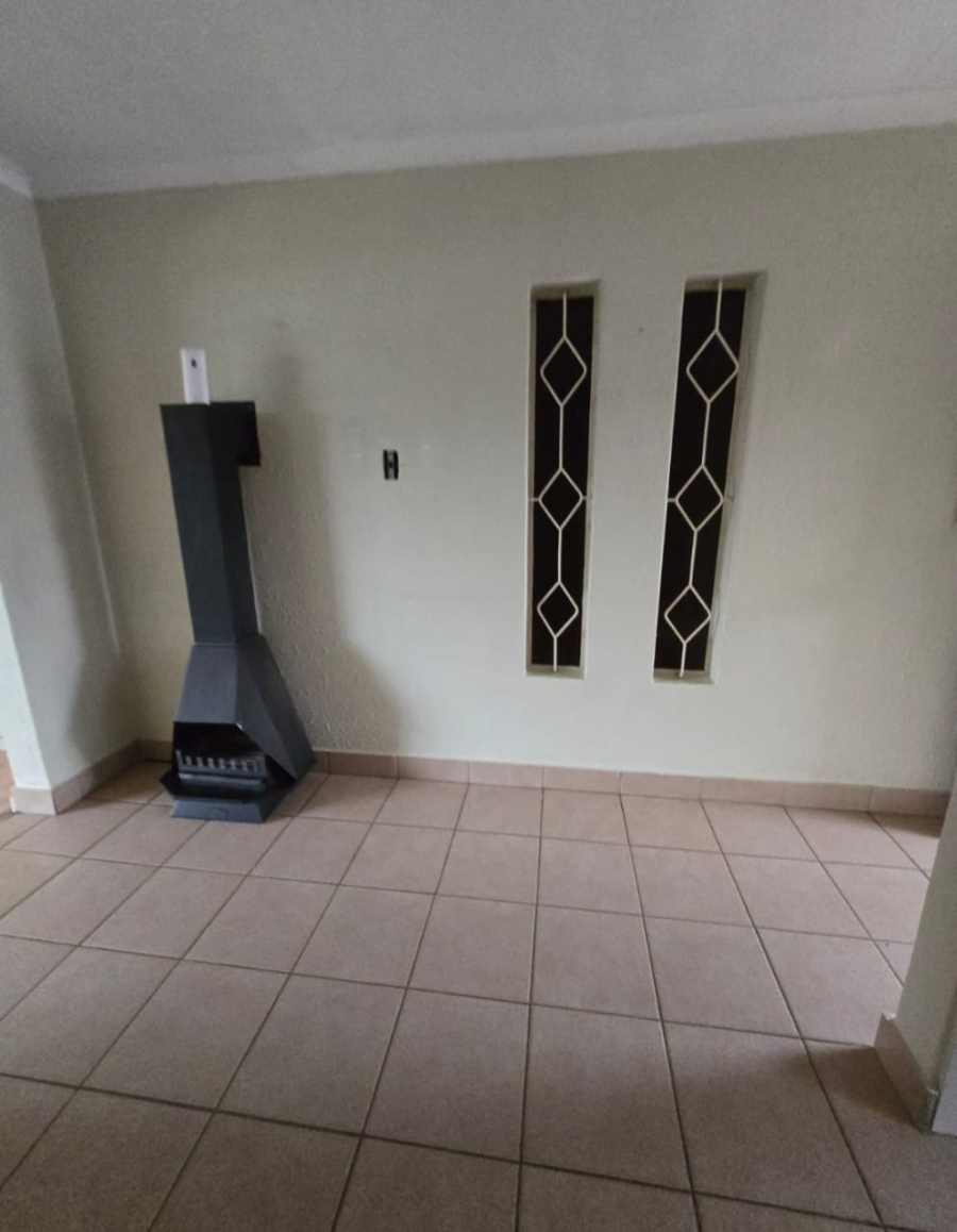 2 Bedroom Property for Sale in Dunnottar Gauteng