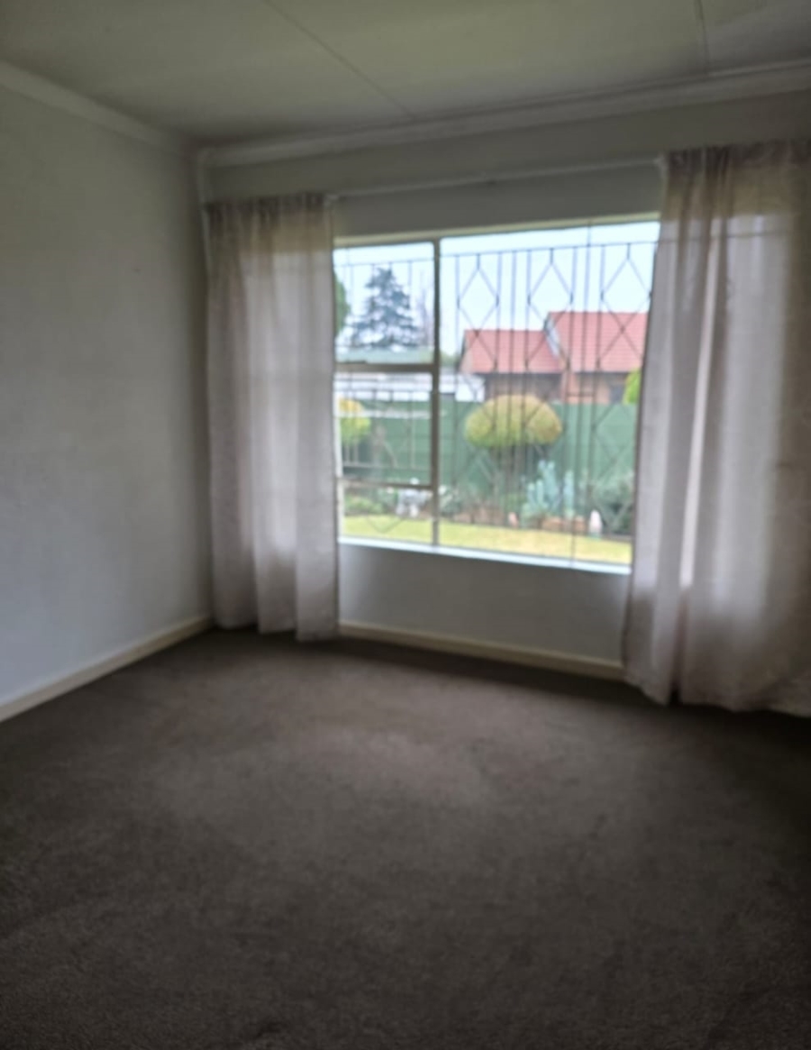 2 Bedroom Property for Sale in Dunnottar Gauteng