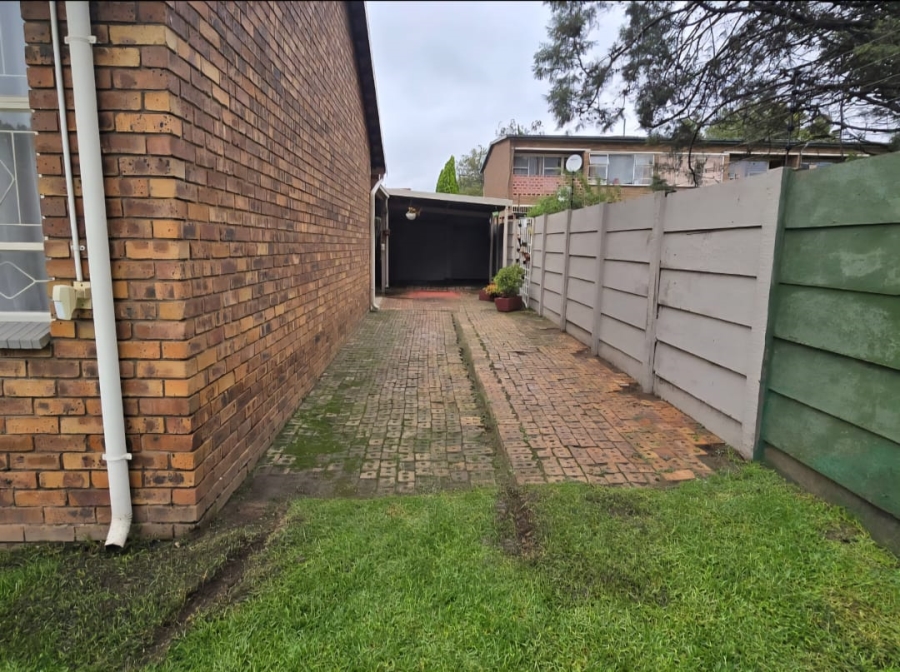 2 Bedroom Property for Sale in Dunnottar Gauteng