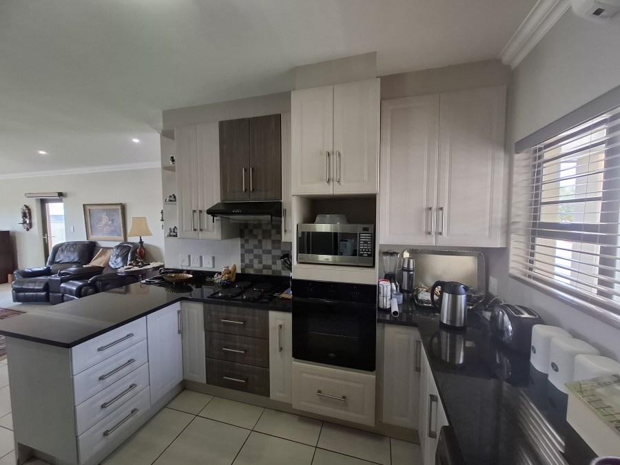 3 Bedroom Property for Sale in The Retreat Gauteng