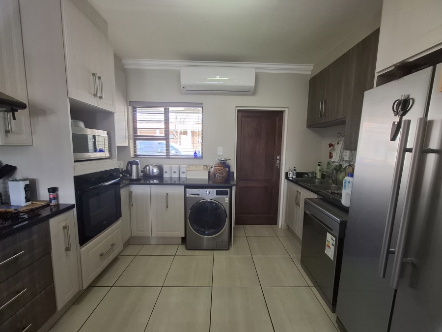 3 Bedroom Property for Sale in The Retreat Gauteng