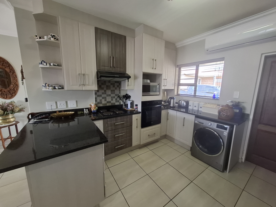 3 Bedroom Property for Sale in The Retreat Gauteng