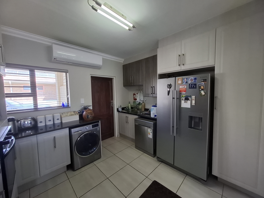 3 Bedroom Property for Sale in The Retreat Gauteng