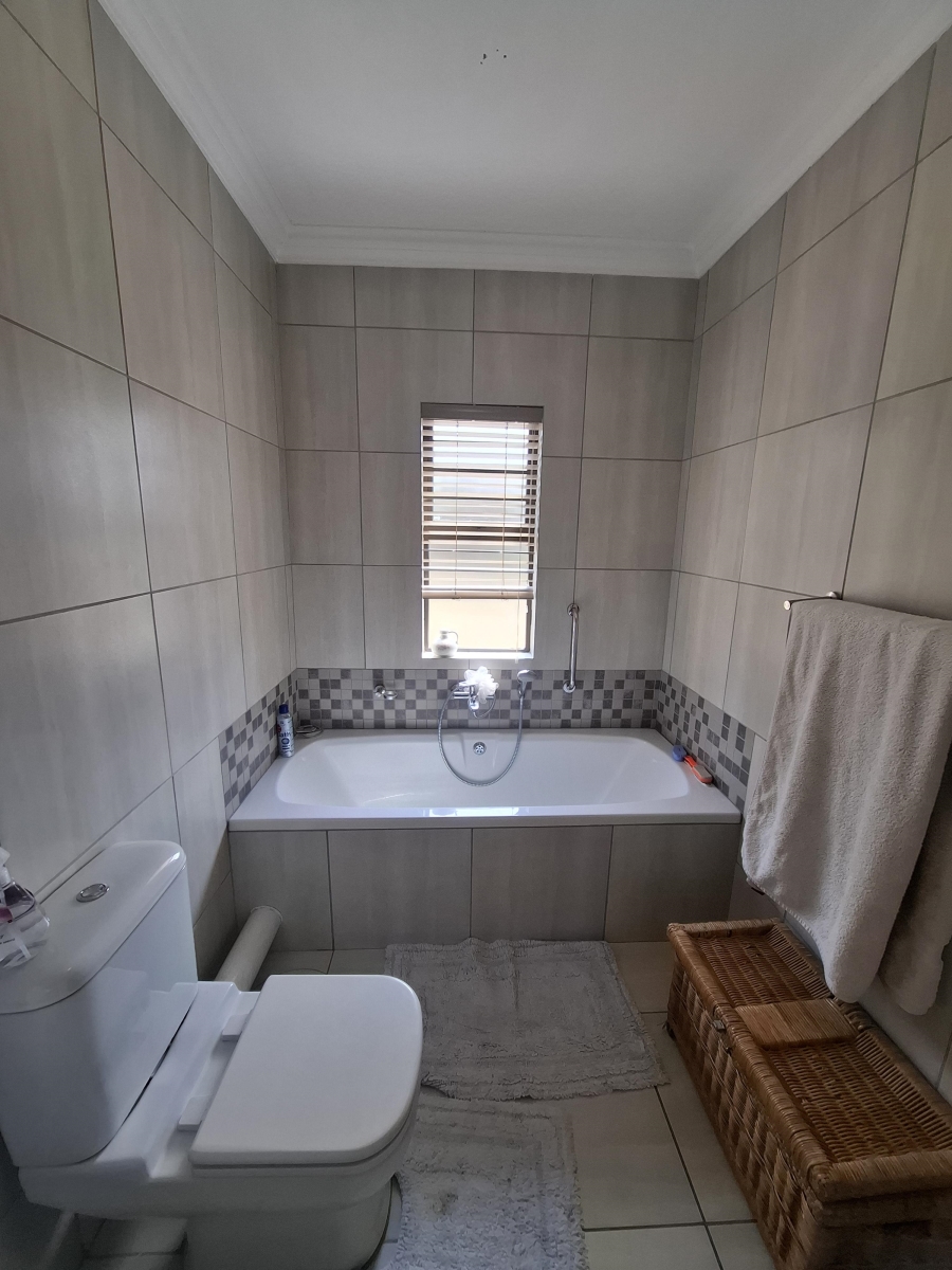 3 Bedroom Property for Sale in The Retreat Gauteng