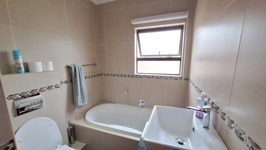 3 Bedroom Property for Sale in Thatchfield Estate Gauteng