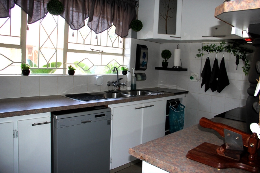 3 Bedroom Property for Sale in Dunnottar Gauteng