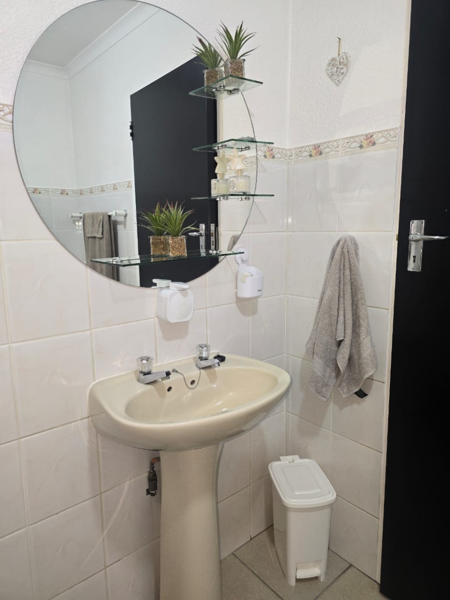 3 Bedroom Property for Sale in Dunnottar Gauteng