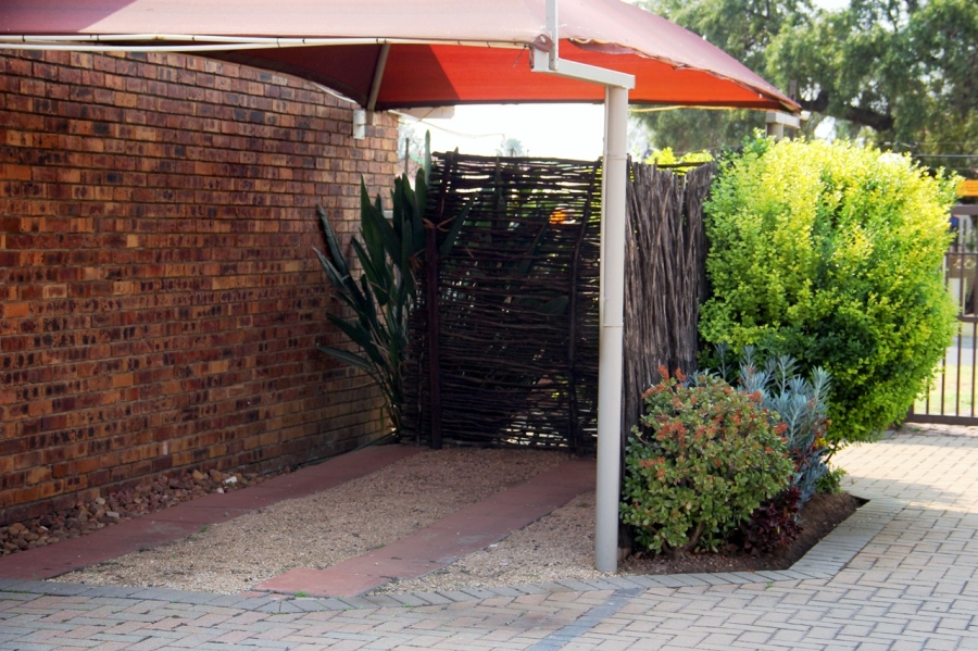 3 Bedroom Property for Sale in Dunnottar Gauteng