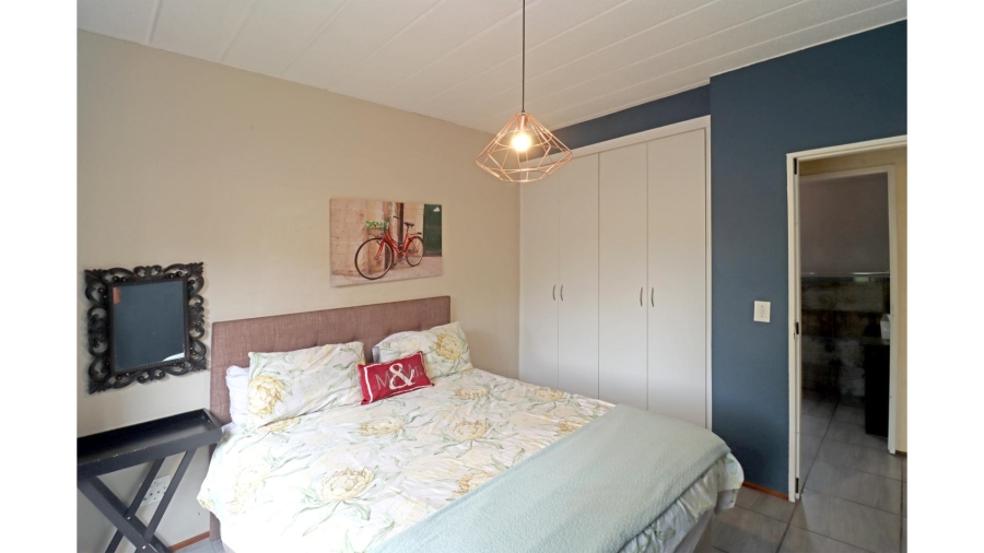 1 Bedroom Property for Sale in Magaliessig Gauteng