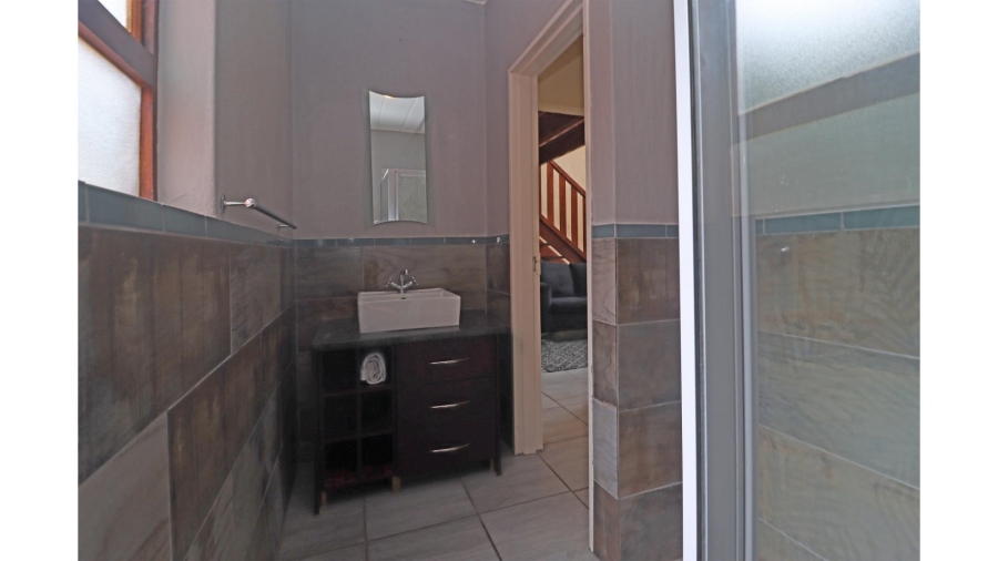 1 Bedroom Property for Sale in Magaliessig Gauteng