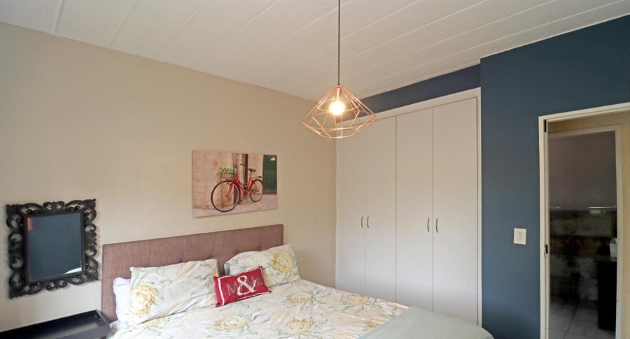 1 Bedroom Property for Sale in Magaliessig Gauteng