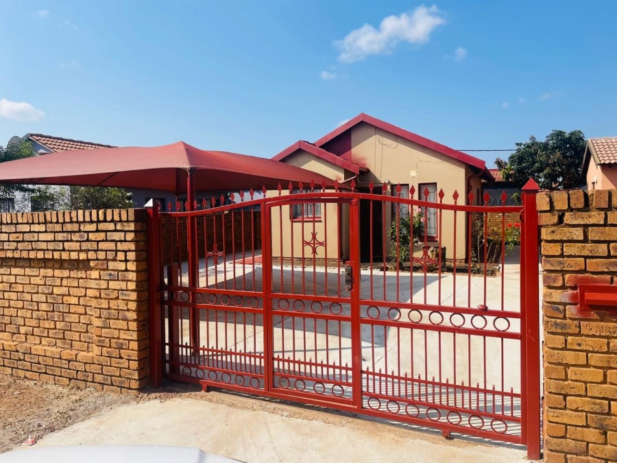 2 Bedroom Property for Sale in Mahube Valley Gauteng