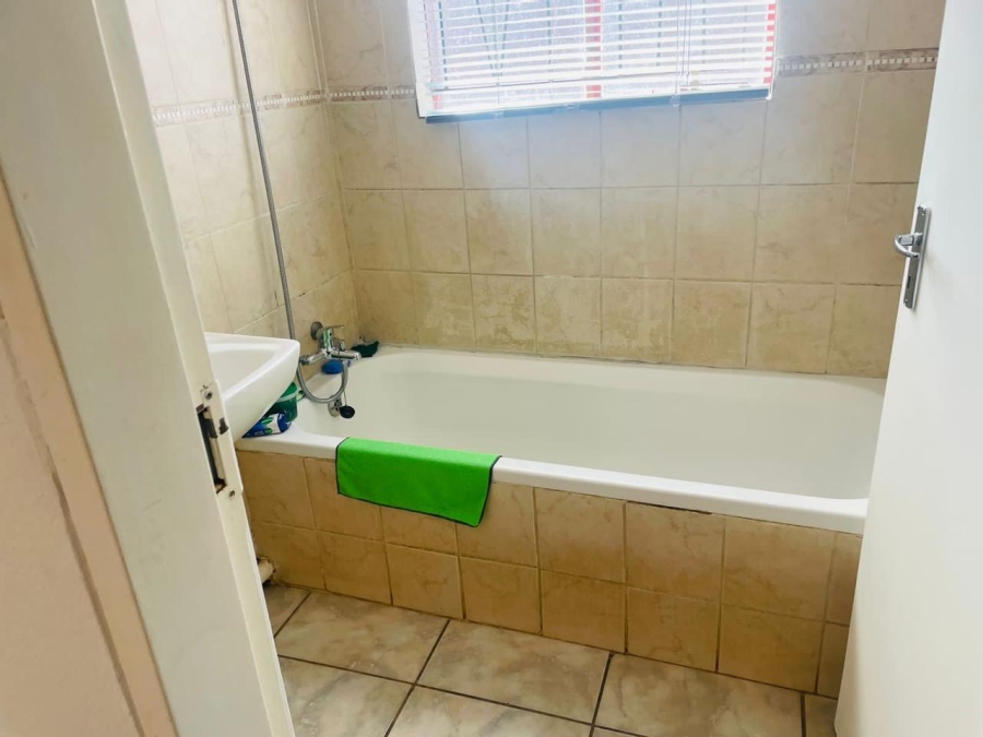 2 Bedroom Property for Sale in Mahube Valley Gauteng