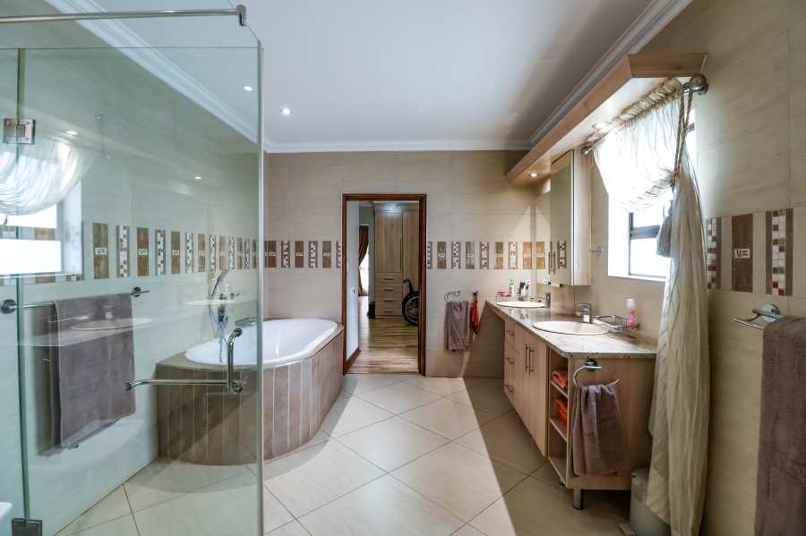4 Bedroom Property for Sale in The Wilds Gauteng