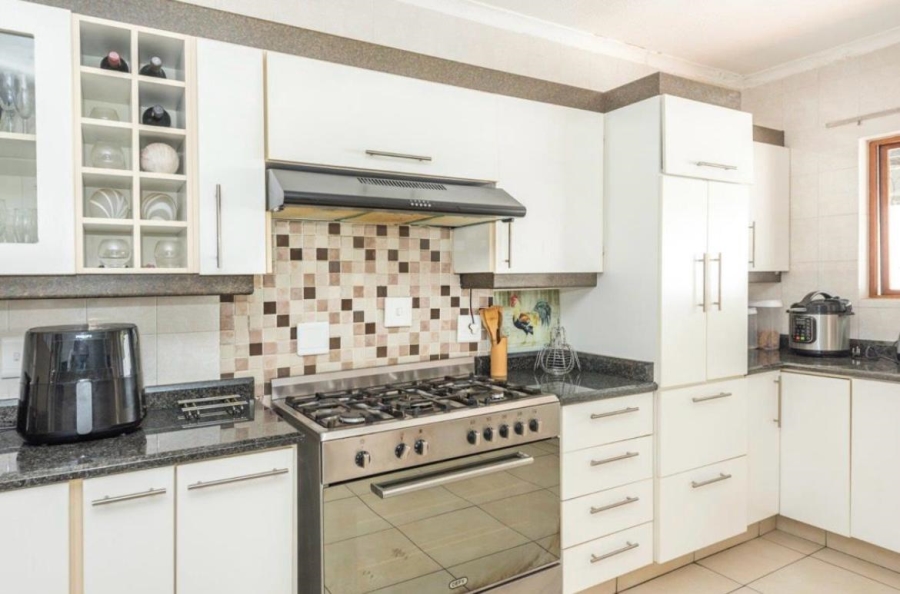 5 Bedroom Property for Sale in Dowerglen Ext 5 Gauteng