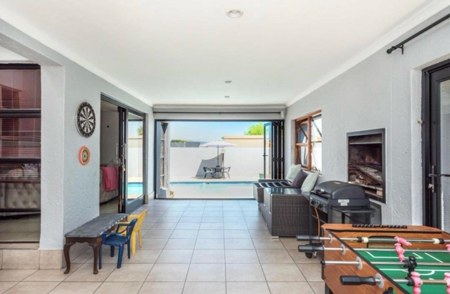 5 Bedroom Property for Sale in Dowerglen Ext 5 Gauteng