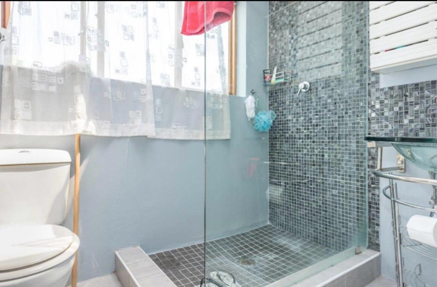 5 Bedroom Property for Sale in Dowerglen Ext 5 Gauteng