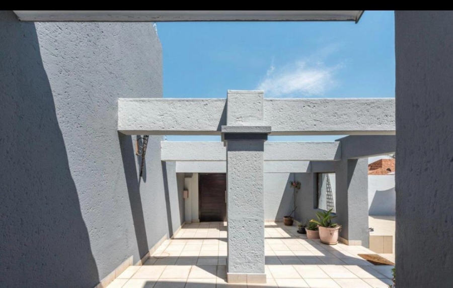 5 Bedroom Property for Sale in Dowerglen Ext 5 Gauteng