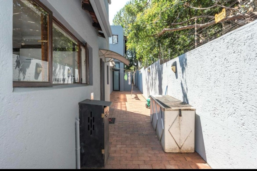 5 Bedroom Property for Sale in Dowerglen Ext 5 Gauteng