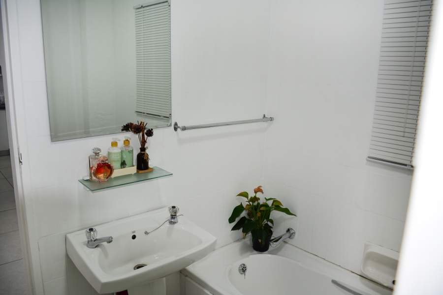 1 Bedroom Property for Sale in Atholl Gauteng