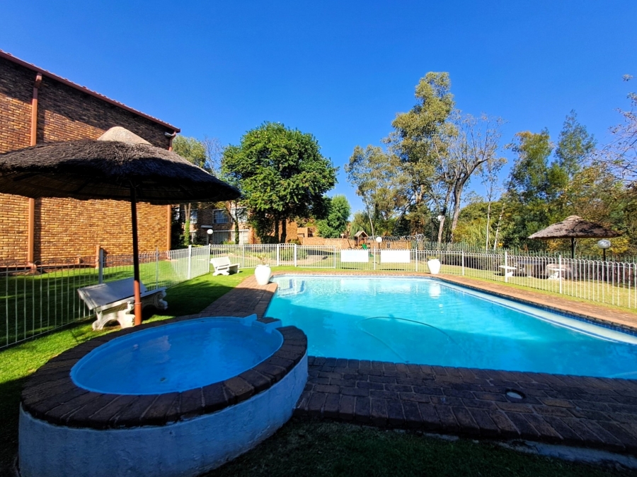 1 Bedroom Property for Sale in Atholl Gauteng