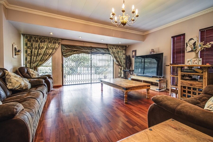 6 Bedroom Property for Sale in Pomona Gauteng