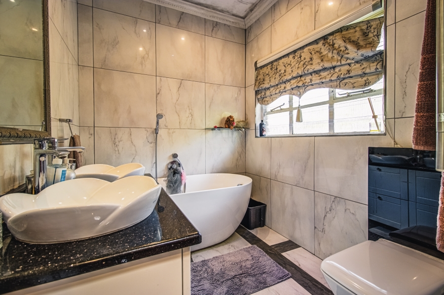 6 Bedroom Property for Sale in Pomona Gauteng
