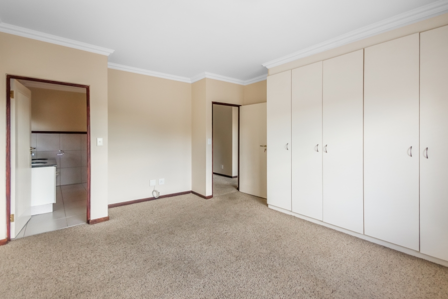 To Let 3 Bedroom Property for Rent in Broadacres Gauteng
