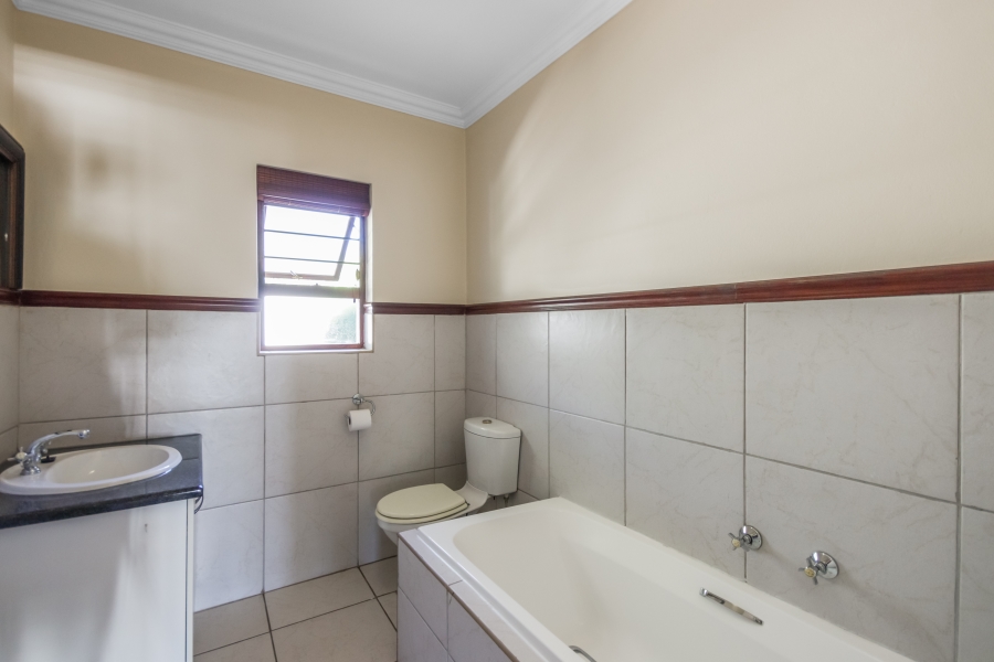 To Let 3 Bedroom Property for Rent in Broadacres Gauteng