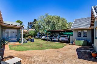 To Let 4 Bedroom Property for Rent in Rhodesfield Gauteng